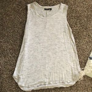 🖤 4 for 25 Apt 9 tank